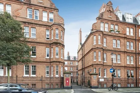 Flat For Sale Chelsea Kings Road Exterior View